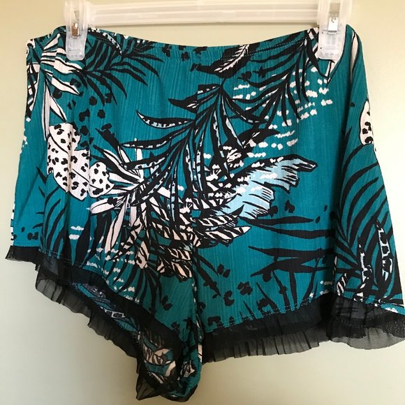 NWT SECRET Treasures Women’s Lace Trim Loungewear Shorts Elastic Waist size XL - Picture 1 of 3